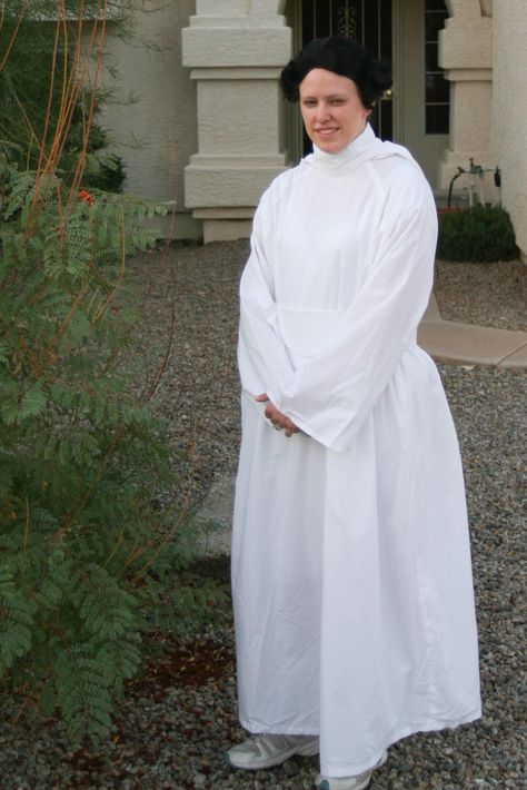 5-24-October 31, 2011 Princes Leia Costume, Princess Leia Outfits, Diy Princess Leia Costume, Leia Outfits, Diy Bedsheet, Halloween Costumes Star Wars, Princess Leia Costume Diy, Star Wars Fancy Dress, Princess Leia Dress