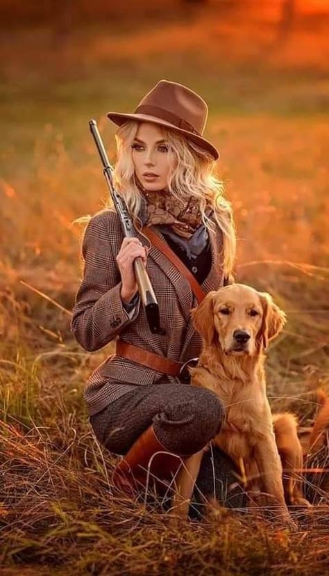 Countryside Outfit, Hunting Tshirt, Hunting Fashion, Hunting Photography, British Country Style, Dove Hunting, Deer Photography, Nature Hunt, Hunter Girl