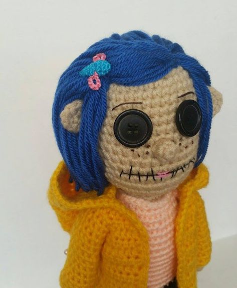 A[mi]dorable Crochet: Coraline Pattern Coraline Pattern, Crochet Coraline, Coraline Doll, Fall Crochet Patterns, Crochet Dolls Free Patterns, Halloween Crochet Patterns, Crochet Shop, Crochet Fall, Crochet Free