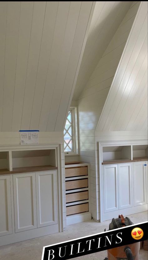 Dormer Storage, Dormer Bedroom Ideas, Bonus Room Bedroom, Dormer Bedroom, Attic Renovation Ideas, Barn Apartment, Attic Playroom, Attic Loft, Sauna Design