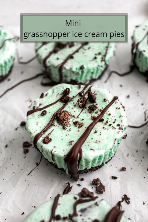 Grasshopper Dessert, Mint Ice Cream Cake, Thin Mint Cookies Recipe, Quick Summer Desserts, Mint Desserts, Grasshopper Pie, Oreo Ice Cream, Ice Cream Maker Recipes, Cream Pies