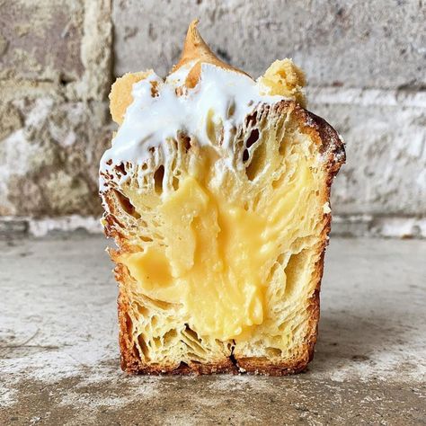 A "Meringue Cruffin" to take your Saturday night to the next level, courtesy of @tuscan_baker. #f52grams Cruffin Recipe, Croissant Dough, French Dessert, Lemon Meringue Pie, Brownies Recipe Easy, Meringue Pie, Lemon Meringue, Bakery Cafe, Muffin Tin