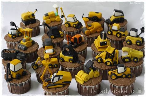 Construction Cupcake Construction Cupcakes, Construction Birthday Cake, Construction Cake, Construction Theme Party, Construction Birthday Parties, Kids Party Food, Cakes And Cupcakes, Construction Party, Construction Birthday