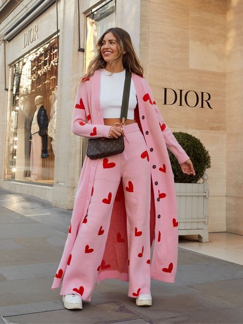 Knitted Maxi Cardigan / Heart Print Casual Winter Fits, Lovecore Fashion, Hot Pink Outfit, Coffee Date Outfits, Harry Styles Outfit, Baby Pink Dresses, Heart Cardigan, Pink Kimono, Mexican Fashion