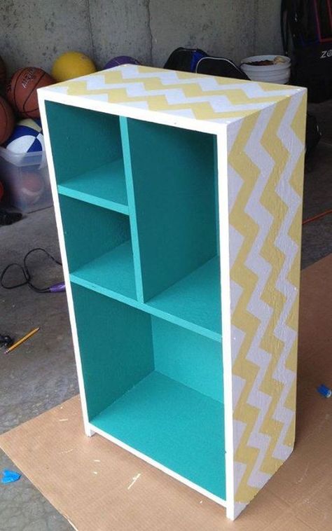 Turquoise Bedspread, Painted Bookcase, Diy Muebles Ideas, Teal Kitchen, Cardboard Crafts Diy, Yellow Chevron, Kraf Diy, Diy Cardboard Furniture, Trendy Bedroom