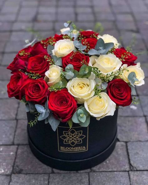 Roses Box Arrangement, Box Arrangement, Rosen Box, Luxury Flower Bouquets, Bouquet Box, Decor 2023, Flower Box Gift, Valentines Day Decor, Flower Gift Ideas