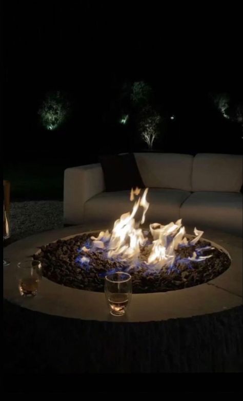 Fire Pit Aesthetic Night, Aesthetic Fire Pit, Fire Pit Aesthetic, Bond Fire, Wallpaper Fire, Aesthetic Fire, Fake Fire, Fire Aesthetic, Outside Fire Pits