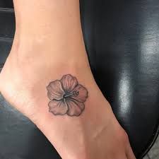 https://encrypted-tbn0.gstatic.com/images?q=tbn%3AANd9GcQZ3Cbevy6aytmNJoA0NYcHE30mySZs3U03QHmekt2MtiX4EAzD Small Hibiscus Tattoo, Hibiscus Tattoos, Tattoos On Foot, Maui Tattoo, Hibiscus Tattoo, Polynesian Culture, Hawaii Luau, Commitment Ceremony, Wedding Hire