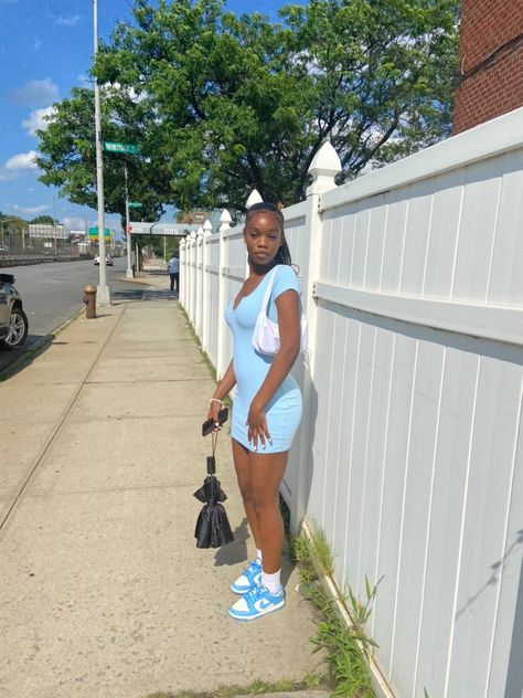 Light Blue Nike Dunks Outfit Woman, Ice Blue Dunks Outfits, Laser Blue Dunks Outfit, Coast Dunks Outfit, Blue And White Shoes Outfit, Hightop Dunks Outfit Women, Summer Dunk Outfit, Dresses With Dunks, Blue And White Dunks Outfit