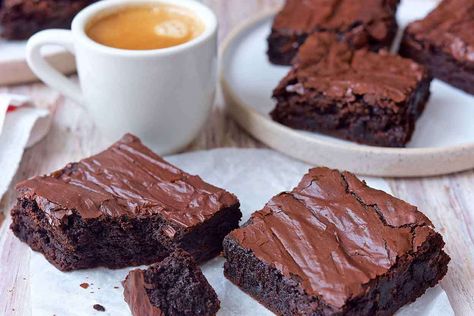 Fudge Brownies | King Arthur Baking Brownies Caramel, Almond Flour Brownies, Fudge Brownie Recipe, Cake Brownie, Resep Brownies, Double Chocolate Brownies, King Arthur Baking, Fudge Easy, King Food