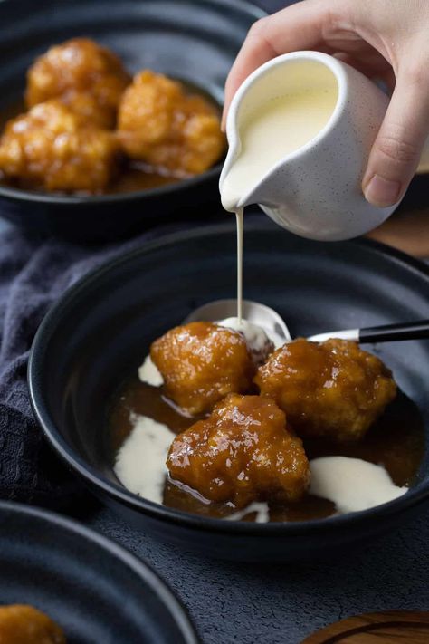 Thick Caramel Sauce, Golden Syrup Dumplings, Fluffy Dumplings, Australian Desserts, Hot Puddings, Hot Desserts, Sweet Dumplings, Comfort Desserts, American Recipes