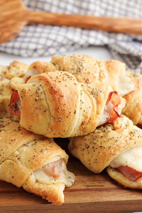 Ham and Swiss appetizers using crescent rolls Appetizers Using Crescent Rolls, Creasant Roll Recipes, Deli Ham Recipes, Ham And Cheese Crescent Rolls, Ham And Cheese Crescent, Using Crescent Rolls, Pillsbury Crescent Roll Recipes, Crescent Roll Recipes Dinner, Football Treats