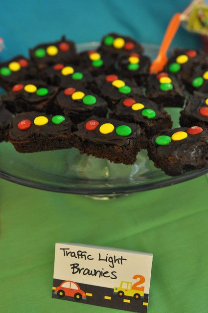 Traffic light brownies at a Cars Party #cars #party See more more party ideas at CatchMyParty.com Festa Monster Truck, 4de Verjaardag, Transportation Birthday Party, Planes Trains And Automobiles, Cars Birthday Party, Transportation Party, Festa Hot Wheels, Transportation Birthday, Trains Birthday Party