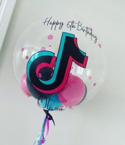 Tik Tok Balloons, Tiktok Balloons, Tik Tok Party Ideas, Tik Tok Birthday Party Ideas, Girls Tea Party Birthday, Tiktok Party, Tiktok Birthday, 14th Birthday Party Ideas, Neon Birthday Party