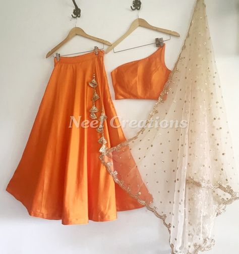 Gold Dupatta, Plain Lehenga, Pakistani Lehenga, Orange Lehenga, Lehnga Dress, Kids Lehenga, Under The Skirt, Date Outfit, Choli Designs