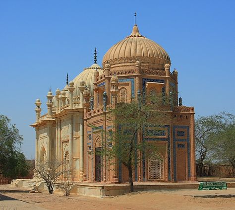 Pakistani Buildings, Ancient Pakistan, Bahawalpur City, Pakistan History, Indian Palaces, Indo European, Pakistan Art, Pakistani Art, Rahim Yar Khan