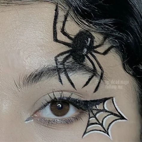 #halloween #maquillaje #maquillajedehalloween #ideasdemaquillaje #makeupideas #spidermakeup #makeupspider #maquillajearaña #araña #arañas #ideas #mkp #makeuphalloween #maquillajedearaña #maquillajedehalloween Halloween Face Paint Spider, Spider Halloween Face Paint, Spiderman Makeup Ideas, Spider On Face Makeup, Horror Face Painting, Spider Face Makeup, Spider Make Up, Face Paint Spider, Spiderman Makeup Looks