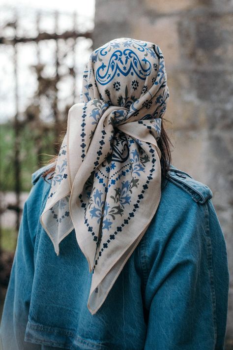 15 Stylish Braided Hair Scarf Ideas for Every Hair Type Scarf Wearing Styles, Braided Scarf, Silk Scarf Style, Head Scarf Styles, Bandana Hairstyles, Bandana Scarf, How To Wear Scarves, Boho Hairstyles, Scarf Hairstyles