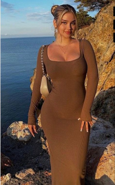 Bodycon Dress For Winter, Long Ribbed Dress Outfit, Long Knit Dress Outfit, Long Tight Dress Outfit, Brown Bodycon Dress Outfit, Brown Long Sleeve Outfit, Body Con Dress Outfit Casual, Long Bodycon Dress Outfit, Brown Dresses Outfit