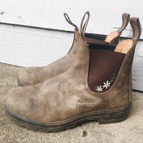 Blundstone Boots Aesthetic, Embroidery On Boots, Embroidered Boots Diy, Chelsea Boot Embroidery, Blundstone Boots Embroidery, Embroidery On Blundstone, Embroider Blundstone, Rustic Brown Blundstone Outfit, Embroidered Chelsea Boots