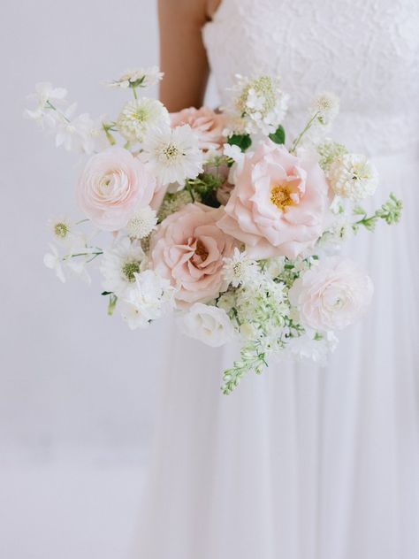 Blush Pink Wedding Flowers, Blush Bouquet Wedding, Pink Flower Arrangements, Wildflower Wedding Bouquet, Peach Bouquet, Blush Bridal Bouquet, Bridal Bouquet Pink, Blush Bouquet, Blush Wedding Flowers