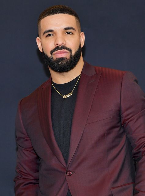 Drake Instagram, Celebrity Headshots, Nails Celebrity, Celebrity Smokers, Drake Fashion, Drake Rapper, Celebrity Mugshots, Drake Clothing, Drake Photos