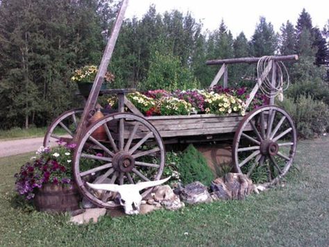 Does your yard need a major update? It's time to start making plans for getting the yard and outdoor areas looking good again.  Use old saddles, wa... Antique Wagon, Garden Wagon, Wooden Wagon, Old Wagons, Western Landscape, Garden Junk, Shop Layout, Garden Yard Ideas, Front Yard Garden