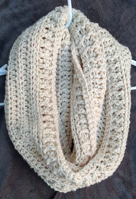 Crochet Infinity Scarf Free Pattern, Comfy Crochet, Crochet Infinity Scarf Pattern, Chunky Crochet Blanket Pattern, Crochet Scarf Easy, Crochet Cowl Free Pattern, Crochet Hooded Scarf, Infinity Scarf Pattern, Chunky Crochet Blanket