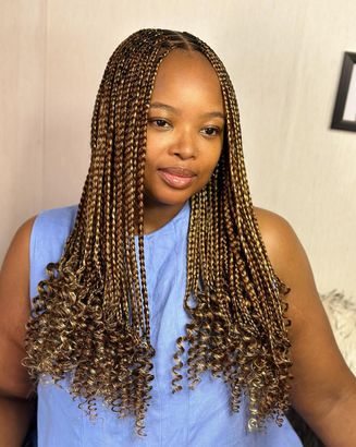 26 Trendsetting Braid Hairstyles for Black Women in 2024 – Get Inspired! Braids For Black Hair 2024, Braids 2024 Trends, 2024 Braided Hairstyles For Black Women, Braided Hairstyles For Black Women 2024, Black Women Braids 2024, Cornrows With Weave, Braid Hairstyles For Black Women, Straight Back Braids, Straight Back Cornrows