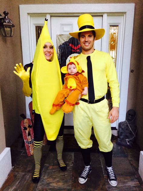 Family of three Halloween costume idea. Curious George inspiration.Love this! Super cute and what a cute "monkey"! Costume Halloween Famille, 3 People Halloween Costumes, 3 People Costumes, Easy College Halloween Costumes, Best Group Halloween Costumes, 90s Halloween Costumes, Best Couples Costumes, Bff Halloween Costumes, Best Friend Halloween Costumes