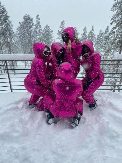 #Skitrip #BlackGirlsSki #Skitrip Cabin Trip Outfit, Ski Girl Aesthetic, Ski Pictures Ideas, Girls Ski Trip, Ski Girls, Ski Fits, Ski Weekend, Ski Trip Outfit, Girls Ski