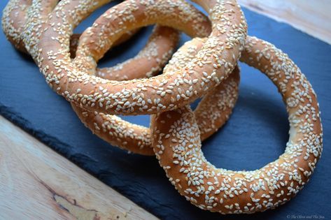 Koulouria Greek, Sesame Bread, Bread Ring, Greek Recipes Authentic, Savoury Biscuits, Best Bread Recipe, Mediterranean Dishes, Breakfast Smoothies, Sea Food