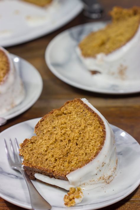 Cake Mix Spice Cake, Recipe With Molasses, Make Gingerbread Cookies, Pumpkin Oatmeal Muffins, Spice Cake Recipe, Vanilla Bean Frosting, Molasses Recipes, Southern Banana Pudding, Ginger Molasses