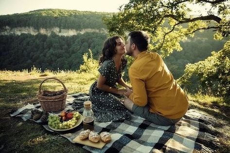 Foto - Google Foto Camping Prenup, Couple Picnic, Picnic Engagement Photos, Picnic Scene, Picnic Photo Shoot, Picnic Photography, Picnic Engagement, Women Suits Wedding, Fall Picnic