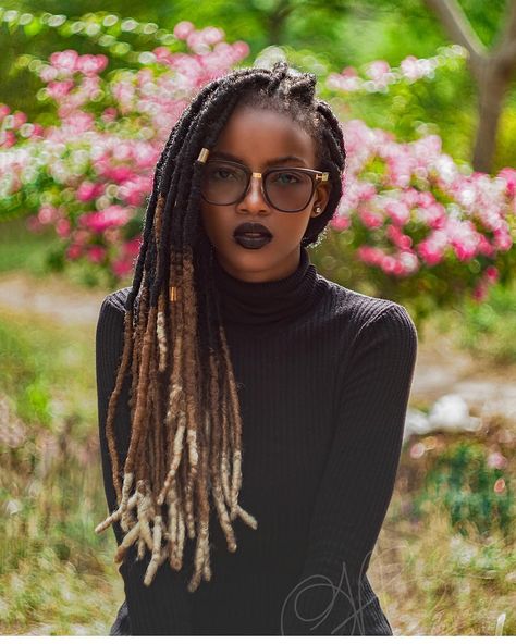 Black Hair Growth, Hair Growth Secrets, Beautiful Dreadlocks, Faux Locs Hairstyles, Pelo Afro, Dreadlock Hairstyles, Hair And Beauty, African Braids Hairstyles, Wearing Glasses