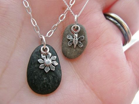 Jewellery Homemade, Girlfriend Necklace Gift, Beach Stones Jewelry, Pebble Jewelry, Floating Diamond Necklace, River Rocks, Rock Jewelry, Homemade Jewelry, Handmade Jewellery