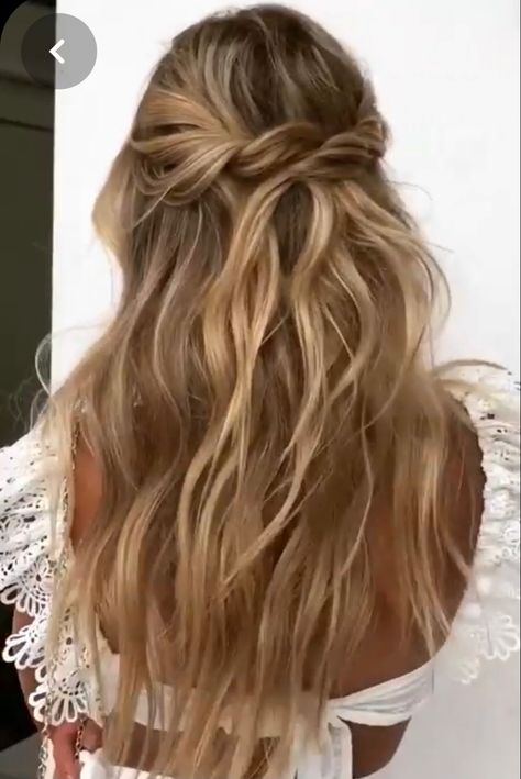 Bridesmaid Hair Inspo, Bridemaids Hairstyles, Messy Wedding Hair, Wedding Hair Half, Simple Bridesmaid Hair, Simple Prom Hair, Guest Hair, Bridesmaid Hair Makeup, Prom Hair Down