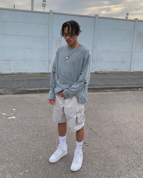 Grey Cargo Shorts Outfit, Grey Shorts Outfit Men, Cargo Shorts Men Outfits, Grey Shorts Outfit, Cargo Shorts Outfit, Streetwear Fashion Men, Summer Outfits Men Streetwear, Streetwear Inspiration, Mens Shorts Outfits