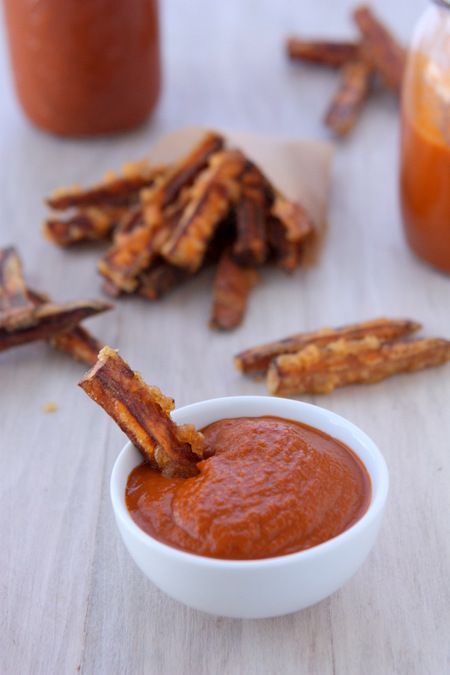 Smoky Jalapeño Ketchup with Sweet Potato Fries | http://thekitchenpaper.com/smoky-jalapeno-ketchup-sweet-potato-fries/ Jalapeno Ketchup Recipe, Ketchup Recipes, Sweet Potato Fries Recipe, Food Recipes Dinner, Sweet Potato Recipes Fries, Ketchup Recipe, Jalapeno Recipes, Dinner Ideas Healthy, Fries Recipe