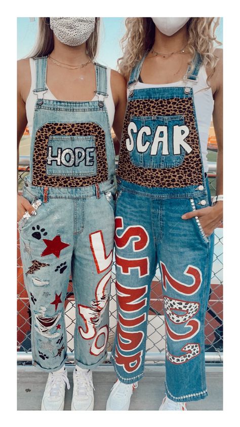 #friends #football #overalls #fnl #school #highschool Senior Overalls Ideas, School Overalls, School Spirit Outfit, Football Game Outfit Highschool, Painted Overalls, Unique Homecoming Mums, Homecoming Mums Senior, Senior Year Fun, Texas Homecoming Mums