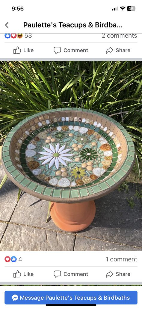 Mosaic Tile Bird Bath, Bird Bath Mosaic Ideas, Stepping Stone Mosaic Ideas, Mosaic Birdbath Diy, Mosaic Fountain Diy, Bird Bath Mosaic, Mosaic Birdbath Patterns, Mosaic Bee Bath, Diy Mosaic Bird Bath