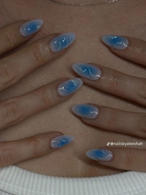 Airbrush Nails Blue, Air Brush Nail Designs Art, Light Blue Aura Nails, Blue Airbrush Nails, Nail Inspo 3d, Aura Nails Blue, Aura Nails Tutorial, Pretty Blue Nails, Air Brush Nails