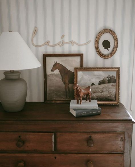 Oak Wood Nursery, Cottagecore Living Room Decor Ideas, Grandpas Study Nursery, Antique Farmhouse Nursery, Vintage Primary Bedroom, Vintage Hunting Bedroom, Old English Nursery, Old World Nursery, Minimal Playroom Ideas