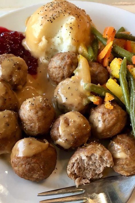 Ikea Food Court, Ikea Restaurant, Cow Food, Ikea Meatballs, Ikea Food, Meatballs Recipe, Dinner At Home, Swedish Meatballs, Homemade Cheese