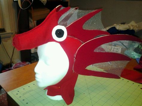 Seahorse hat Seahorse Costume Diy, Mermaid Costume Makeup, Seahorse Costume, Under The Sea Costumes, Sea Creature Costume, Finding Nemo Costume, Creature Costume, The Little Mermaid Musical, Nemo Costume