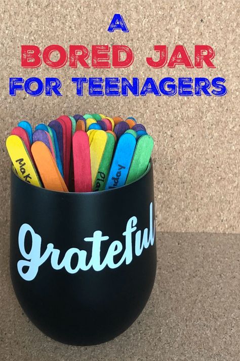 If you have teenagers then you'll understand how hard it can be to stop them getting bored! This bored jar for teenagers is just what you need to keep them happy all through Summer! It's filled with boredom busting ideas for teens! #parentingteens #teenagers #lollysticks #Diy #familyfun #bucketlist #bored jar Teen Diy, Bored Ideas, Diy Girlande, Bored Jar, Diy Crafts For Teen Girls, Diy Crafts For Teens, Design Homes, Crafts For Teens To Make, Bracelets Easy