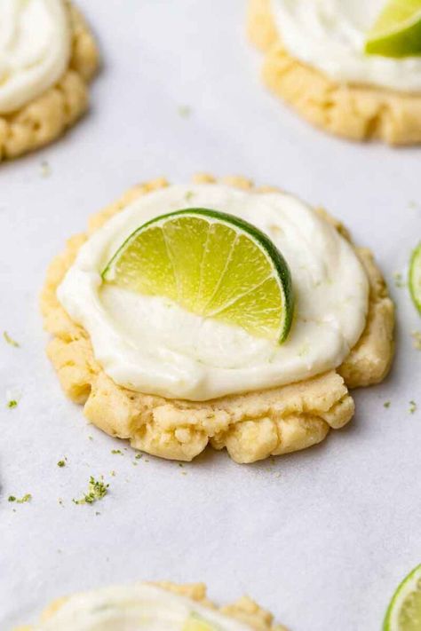 Chill CRUMBL coconut Lime Cookies are the perfect summer cookie. This copycat CRUMBL cookie recipe will take you right off to the tropics with its fresh coconut and lime flavors. Coconut Lime Cookies, Crumbl Recipes, Confetti Cake Cookies, Coconut Sugar Cookies, Lime Sugar Cookies, Crumbl Cookie Recipes, Crumbl Cookie Recipe, Summer Cookie Recipes, Copycat Cookies