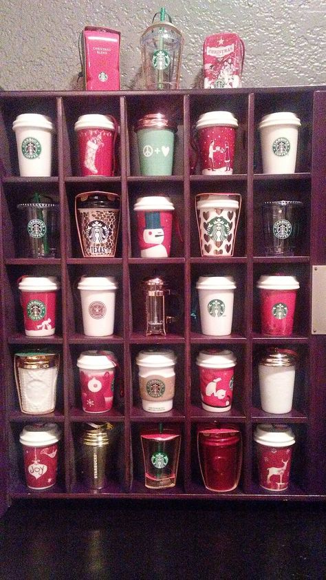 Starbucks Christmas ornament display Starbucks Ornaments Display, Starbucks Cup Organization, Monogram Clothes, Starbucks Ornaments, Christmas Ornament Display, Vasos Starbucks, Starbucks Merchandise, Cup Display, Monogram Outfit