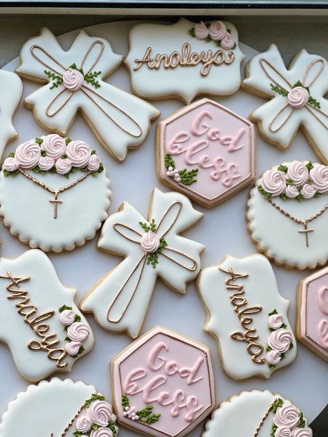 Pink baptism cookies greenery theme cookies Mi Bautizo Dessert Table, Babtisim Girl Decor, Confirmation Theme Ideas, Baptismal Luncheon Food Ideas, 1st Communion Cookies Girl, Conformation Party Idea, Baptism Theme Ideas Girl, Baptism Dessert Ideas, Princess Baptism Theme