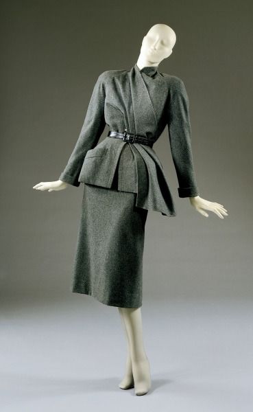 Dior 1950, Dior New Look, Cincinnati Art, Fashion 1950s, Scarf Material, Smart Women, Guy Laroche, Victoria And Albert Museum, 1950s Fashion